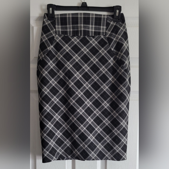 Express Pencil Skirt - Picture 5 of 10